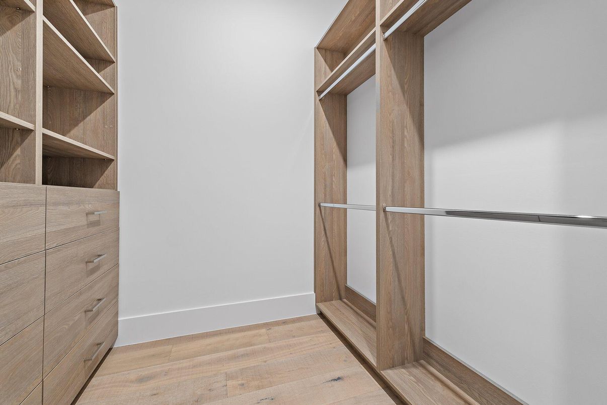 Interior, Walk-in Closets, Wood Texture Flooring