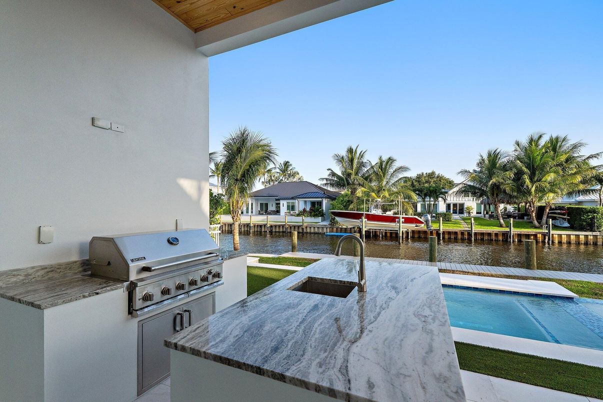Exterior, Pool, Water