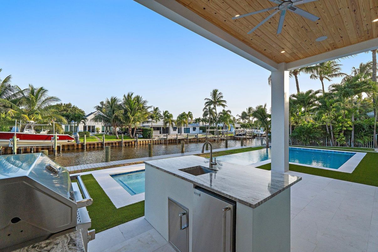 Exterior, Pool, Water