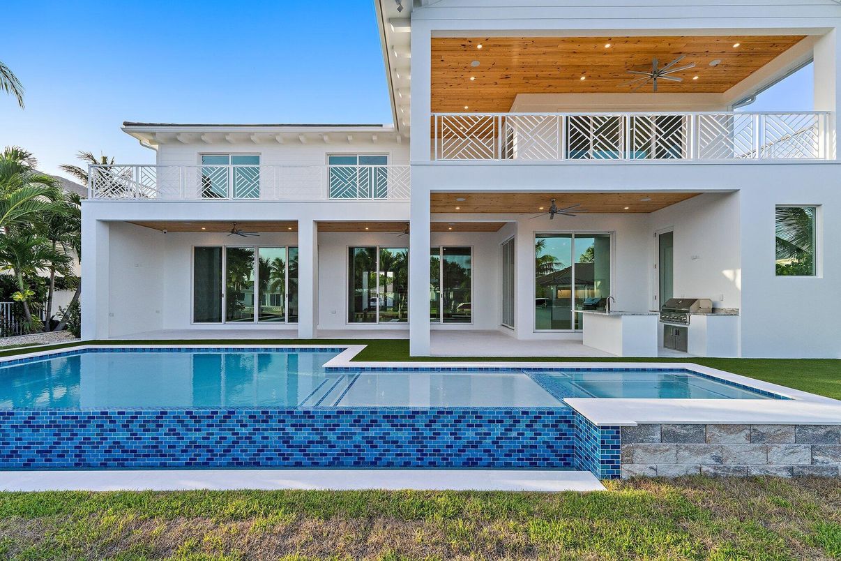 Exterior, Pool