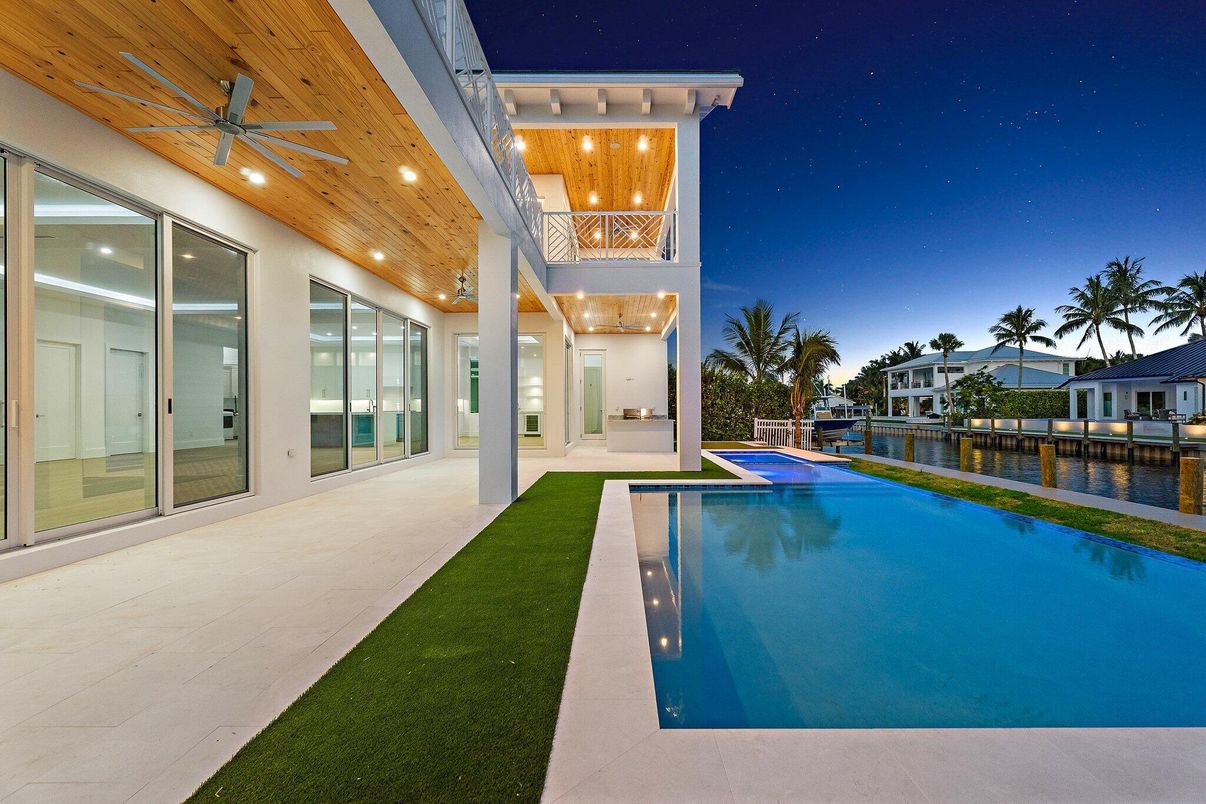Exterior, Pool, Water