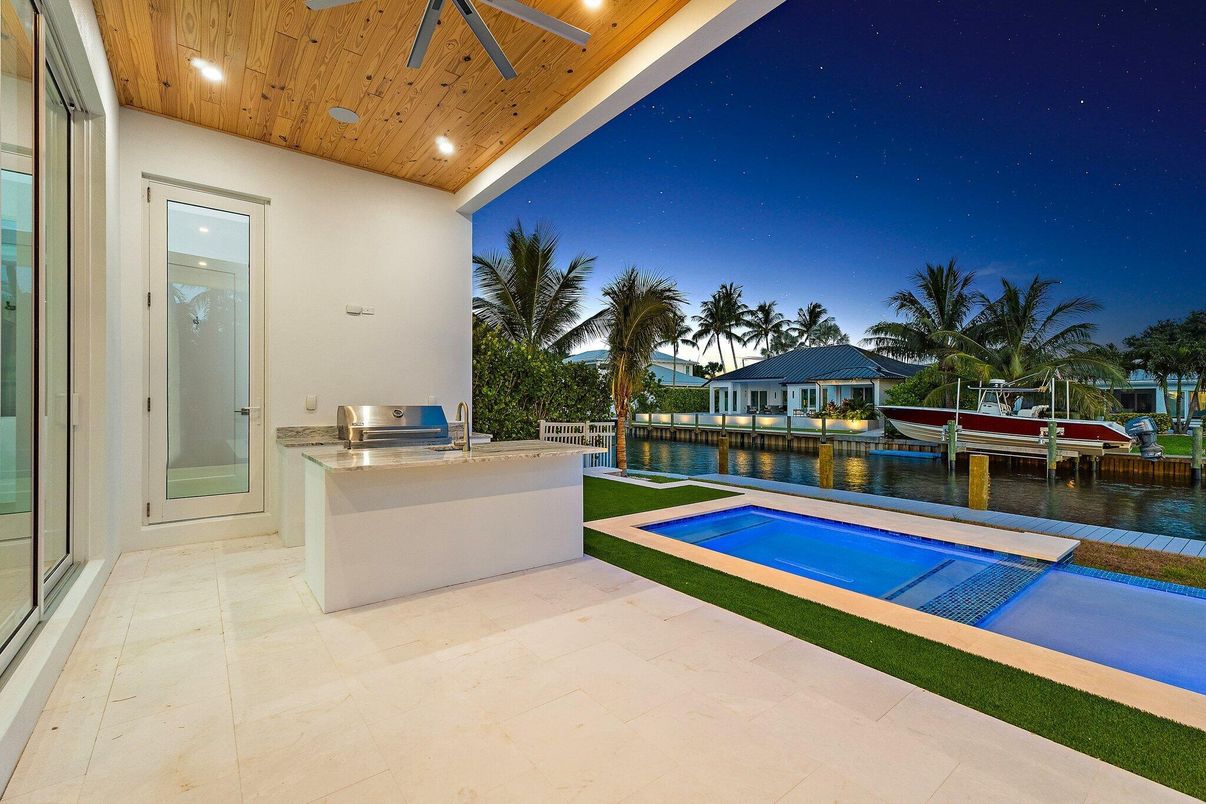 Exterior, Pool, Water