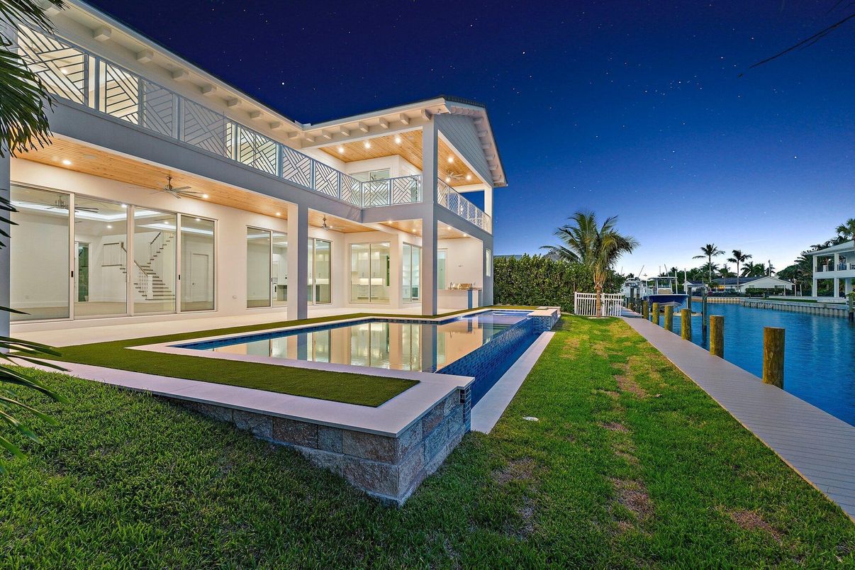Exterior, Pool, Water