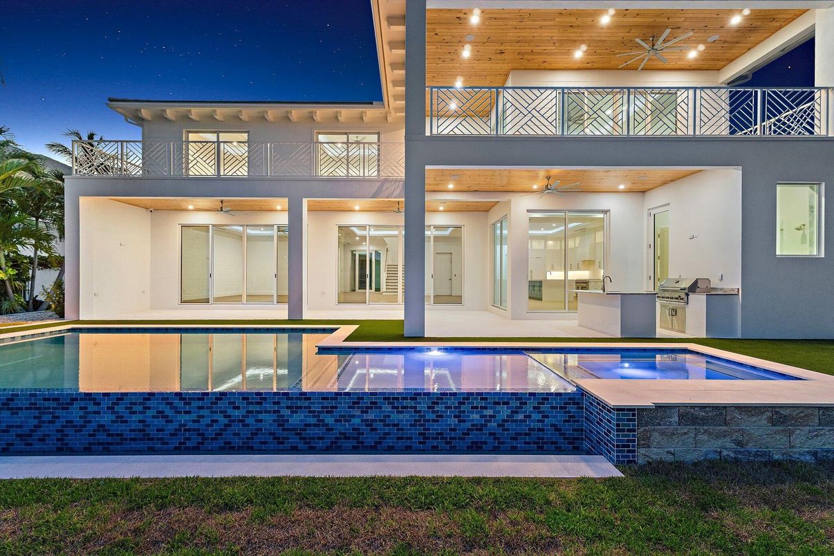 Exterior, Pool