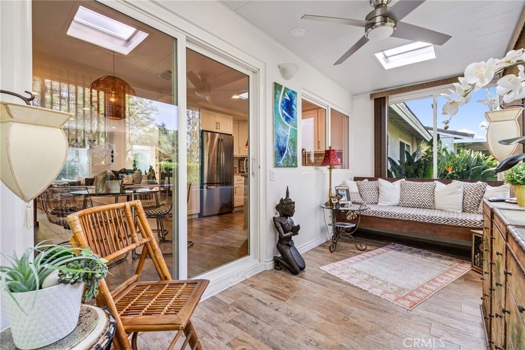 Dining room, Interior, Kitchen, Stainless Steel Appliances, Wood Texture Flooring