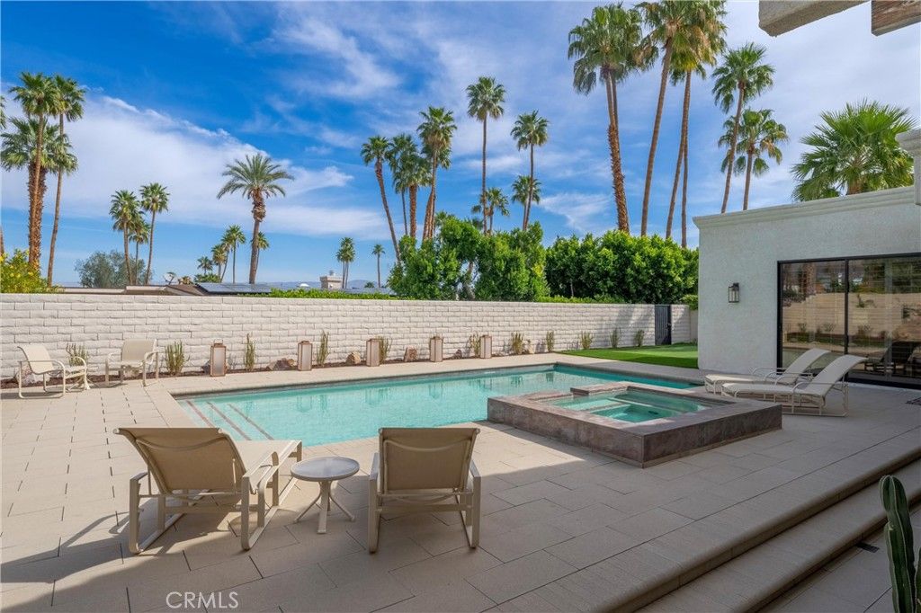 Exterior, Pool, Water
