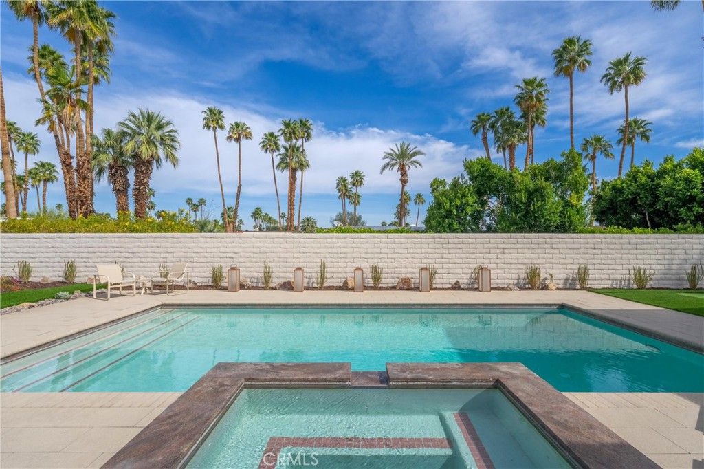 Exterior, Pool, Water