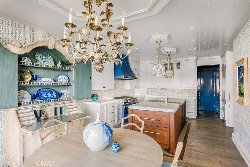 Chandelier, Dining room, Interior, Kitchen, Pendant Lights, Recessed Lighting, Wood Texture Flooring