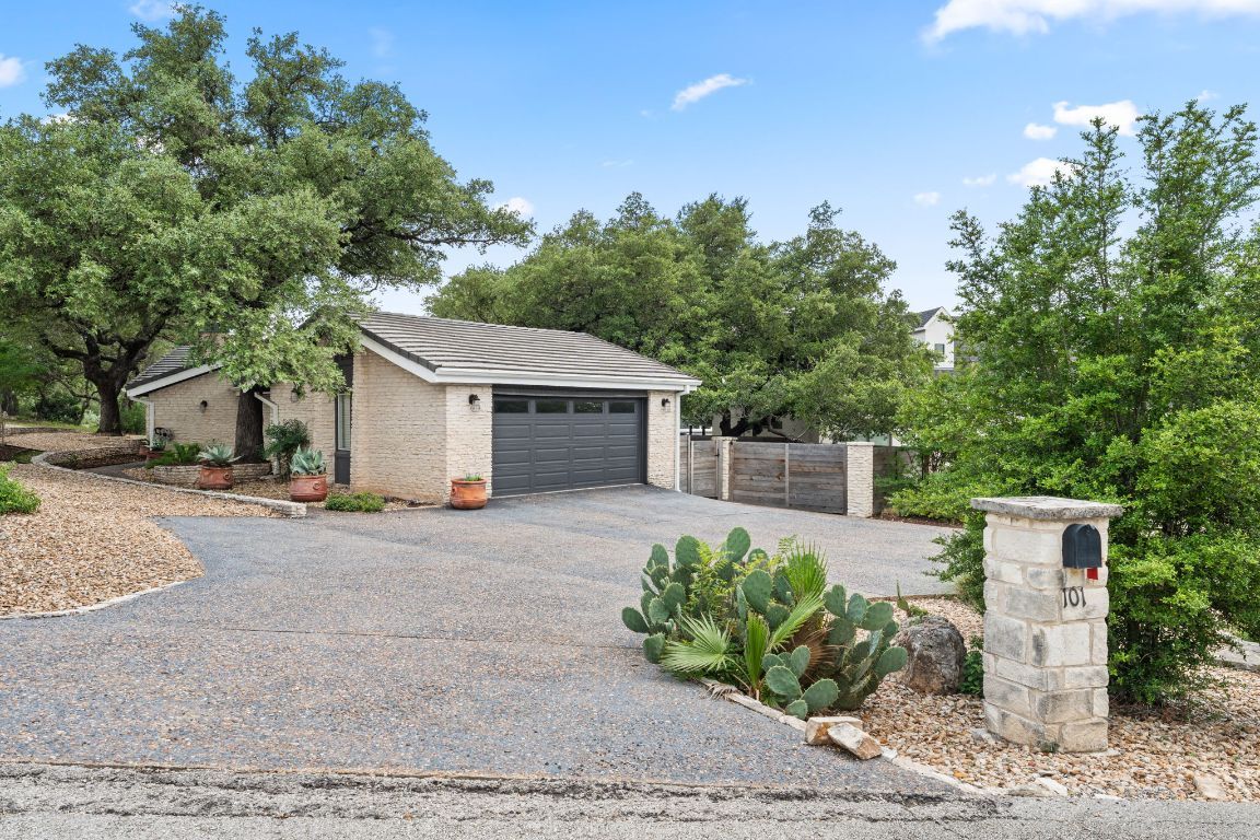 Detached Garage, Exterior