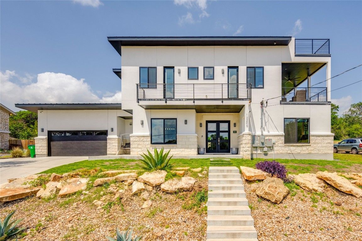 Attached, Exterior, Facade, Modern
