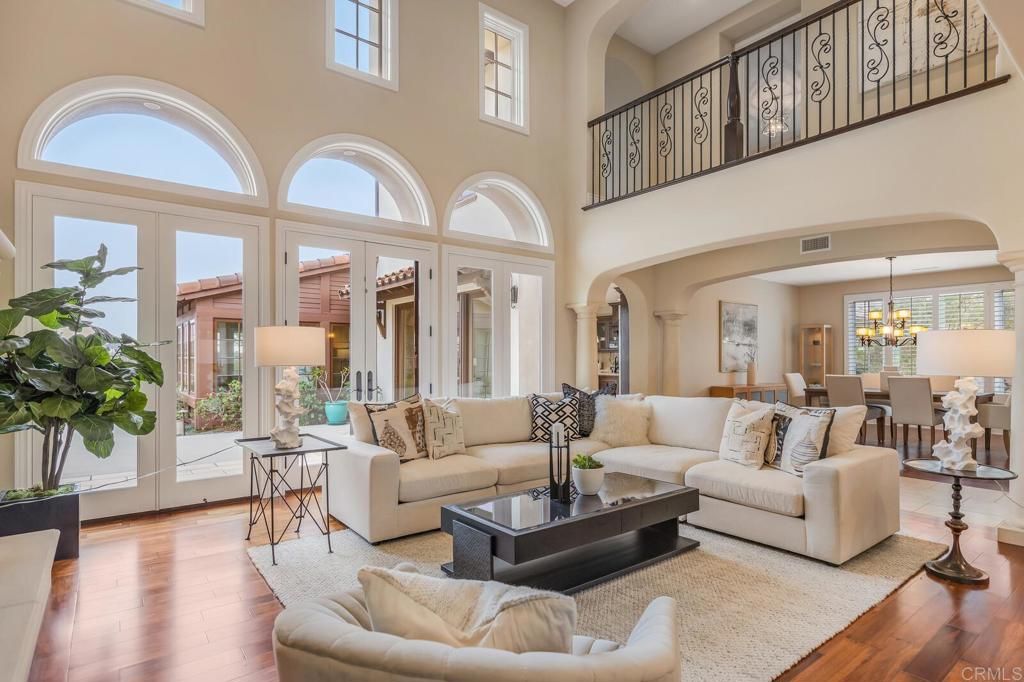 Chandelier, Dining room, Interior, Living room, Recessed Lighting, Wood Texture Flooring