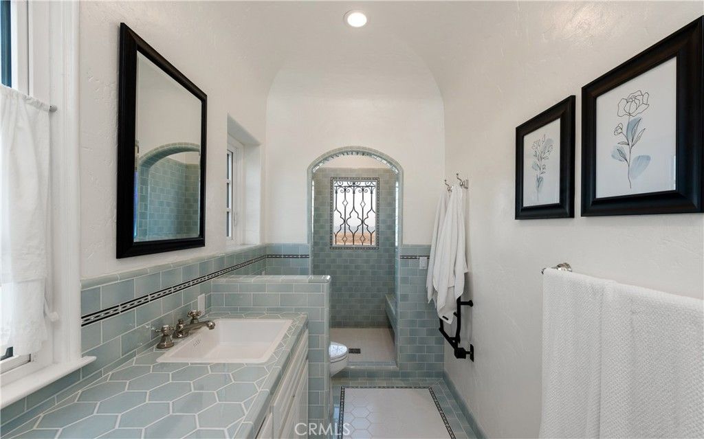 Bathroom, Interior, Recessed Lighting