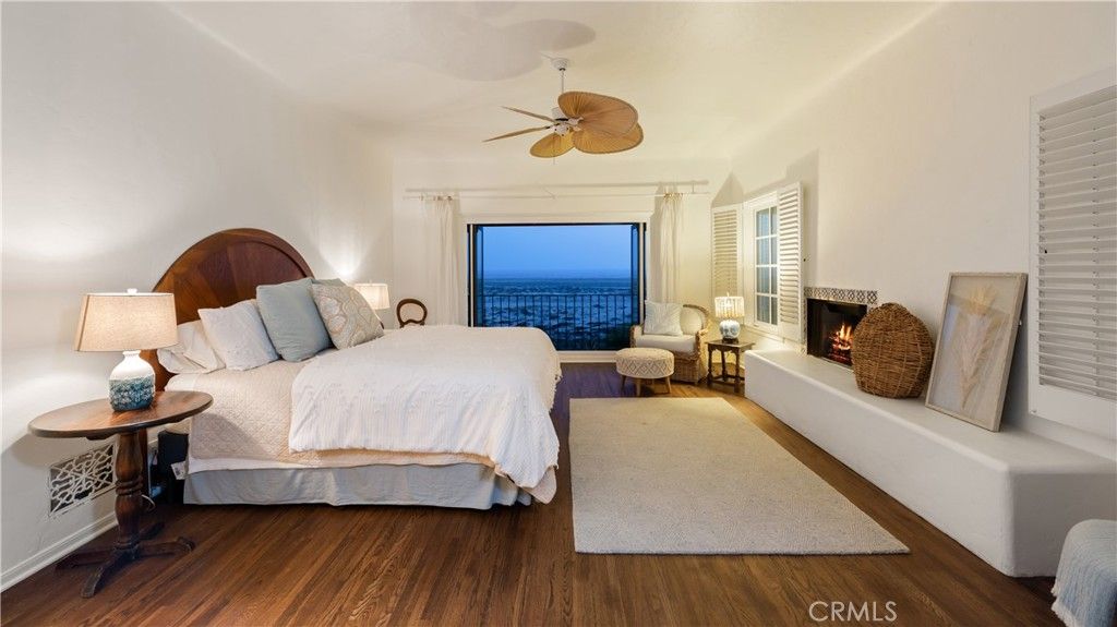 Bedroom, Fireplace, Interior, Water, Wood Texture Flooring