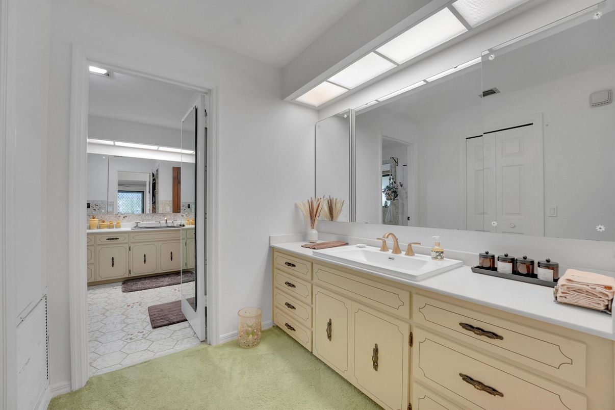 Bathroom, Dual Sink Vanities, Interior