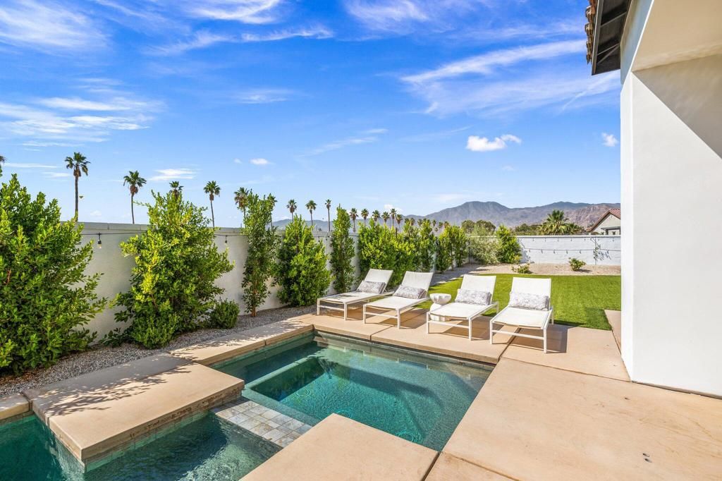 Exterior, Pool, Other