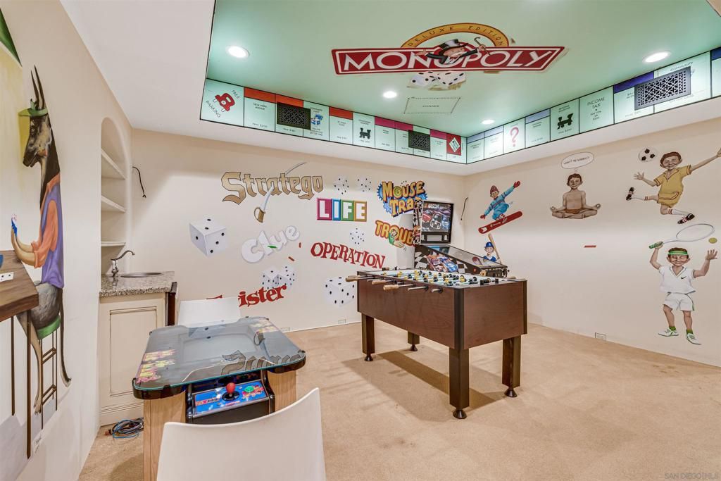 Game Room, Interior, Recessed Lighting