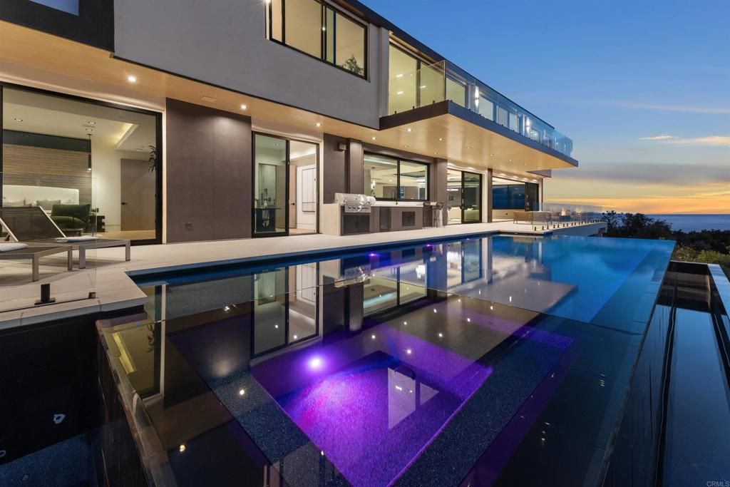 Exterior, Pool, Water