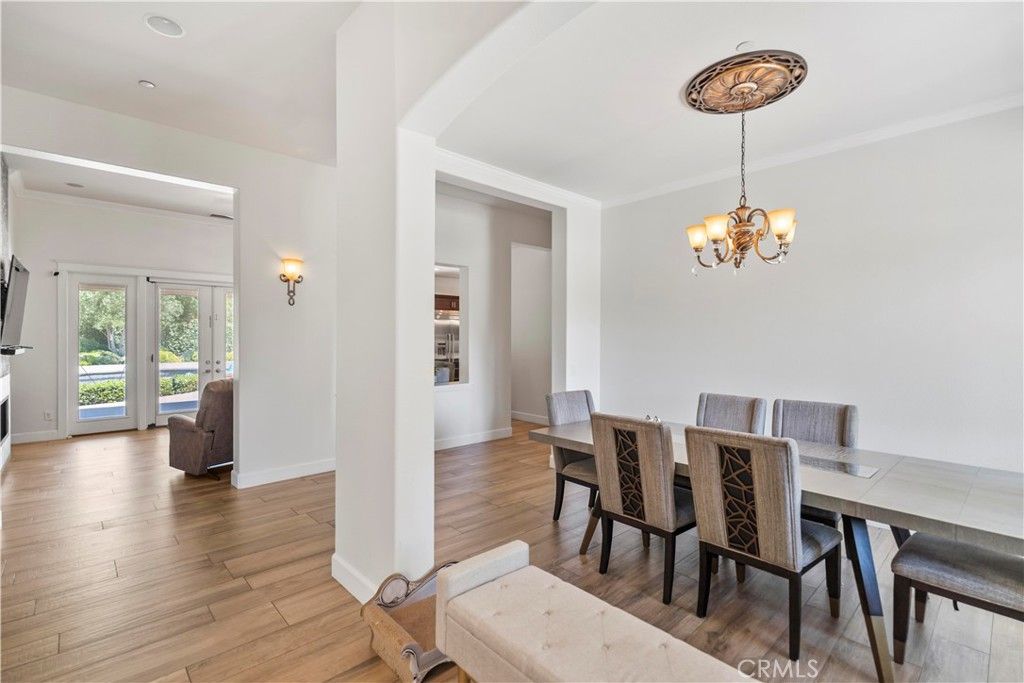 Chandelier, Dining room, Interior, Recessed Lighting, Wood Texture Flooring