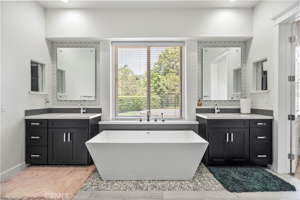 Bathroom, Dual Sink Vanities, Free Standing Baths, Interior, Recessed Lighting