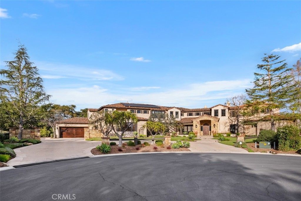 Attached, Exterior, Facade, Mediterranean