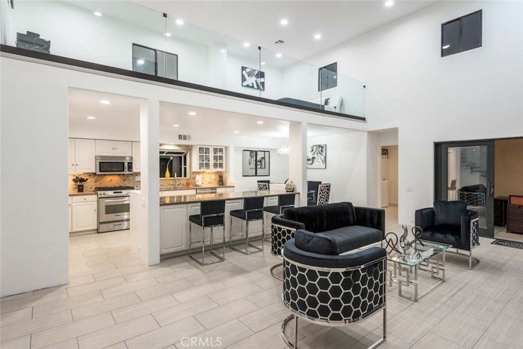 Interior, Kitchen, Living room, Pendant Lights, Recessed Lighting, Stainless Steel Appliances, Wood Texture Flooring