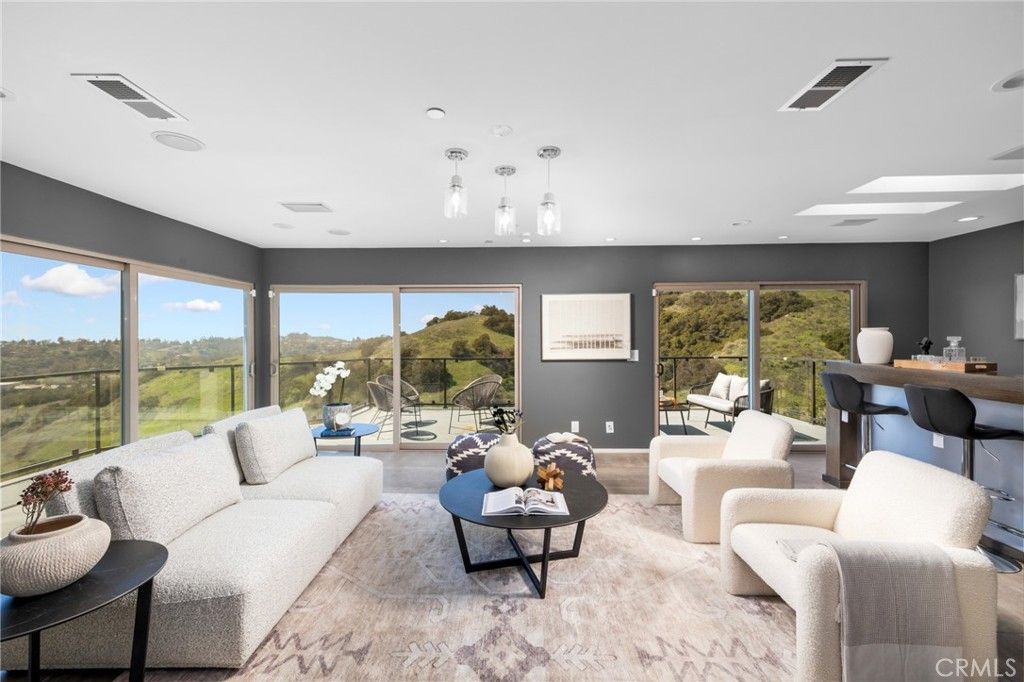 Interior, Living room, Pendant Lights, Recessed Lighting