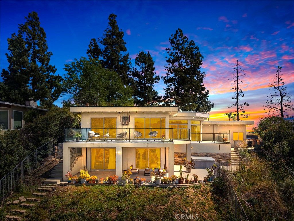 Backyard, Exterior, Facade, Modern