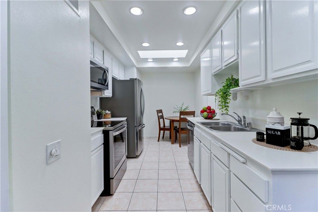 Dining room, Interior, Kitchen, Recessed Lighting