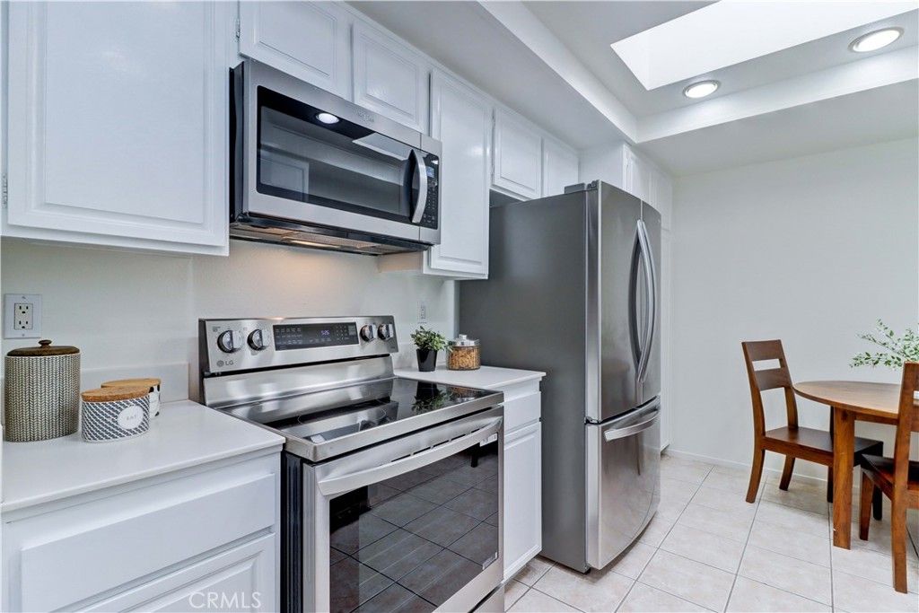 Dining room, Interior, Kitchen, Recessed Lighting, Stainless Steel Appliances