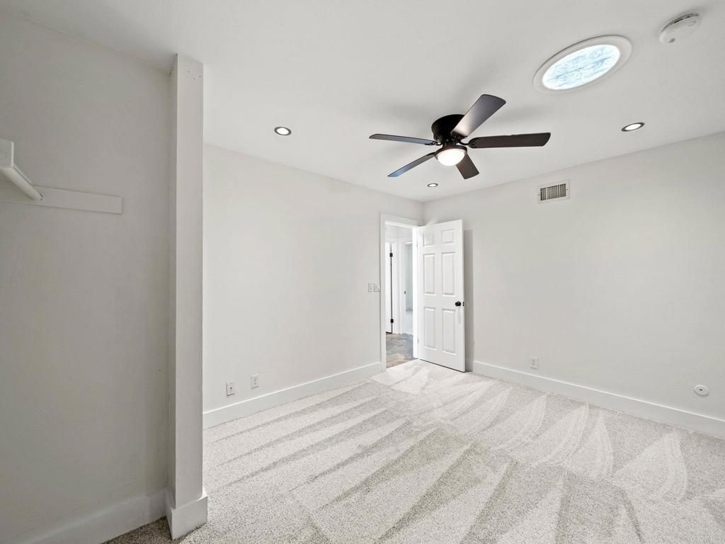 Empty room, Interior, Recessed Lighting