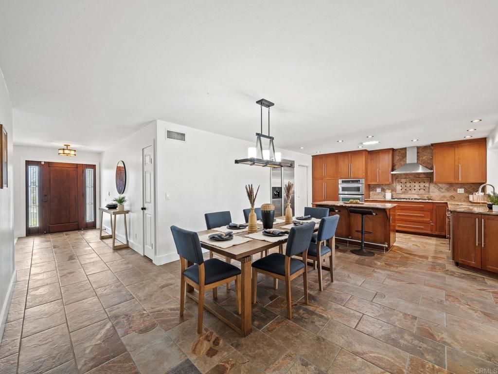 Dining room, Interior, Kitchen, Pendant Lights, Recessed Lighting, Stainless Steel Appliances