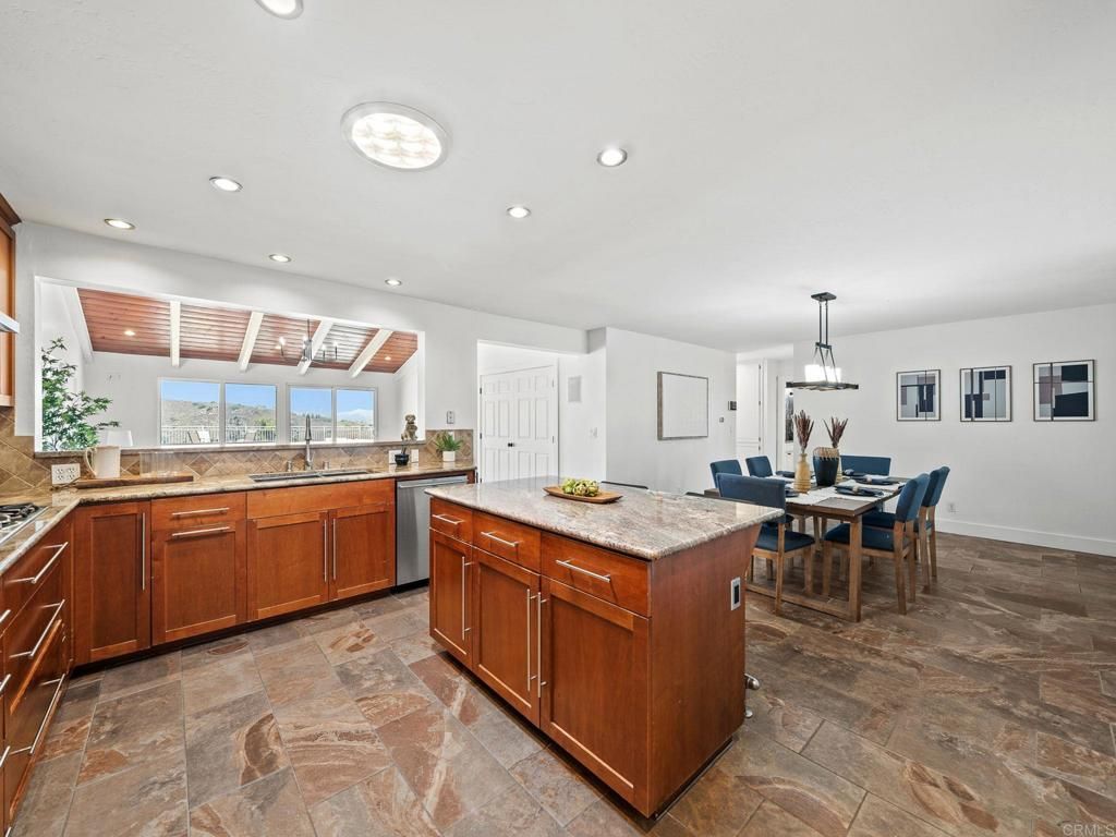 Dining room, Interior, Kitchen, Pendant Lights, Recessed Lighting, Stainless Steel Appliances