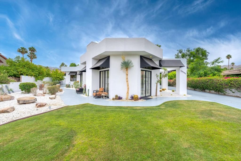 Backyard, Exterior, Facade, Modern