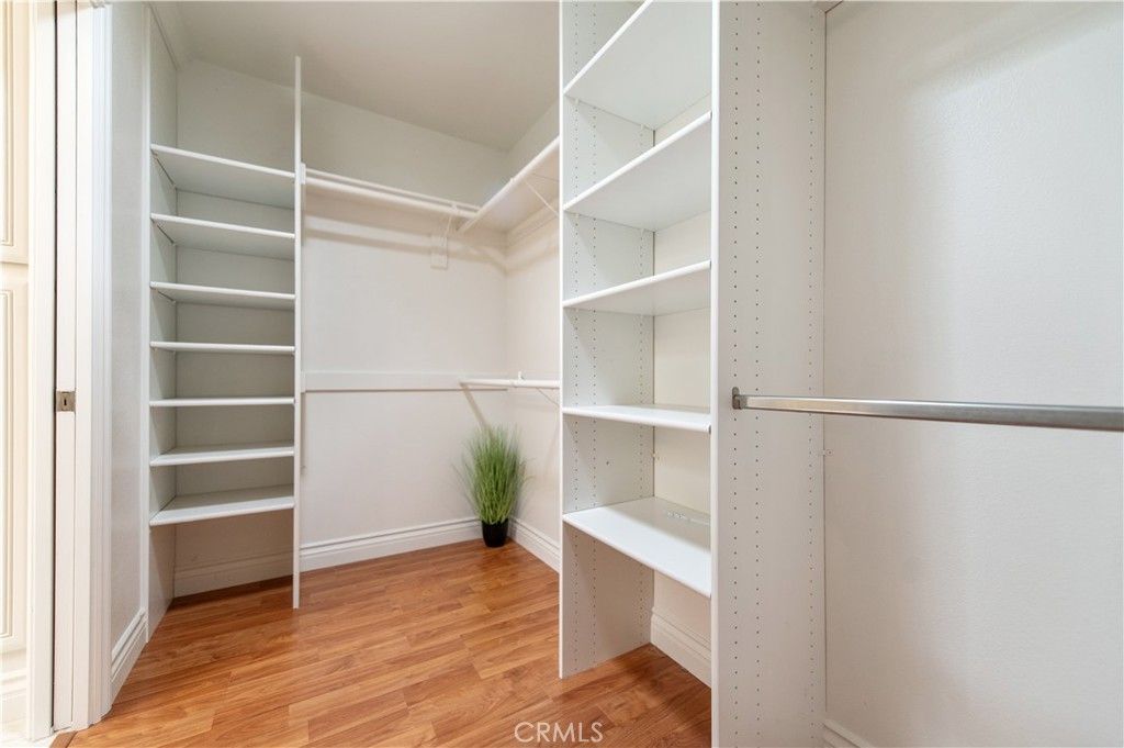 Interior, Walk-in Closets, Wood Texture Flooring