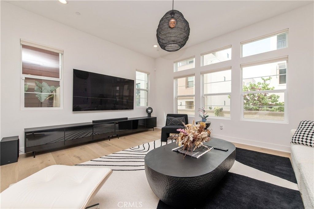 Interior, Living room, Pendant Lights, Recessed Lighting, Wood Texture Flooring