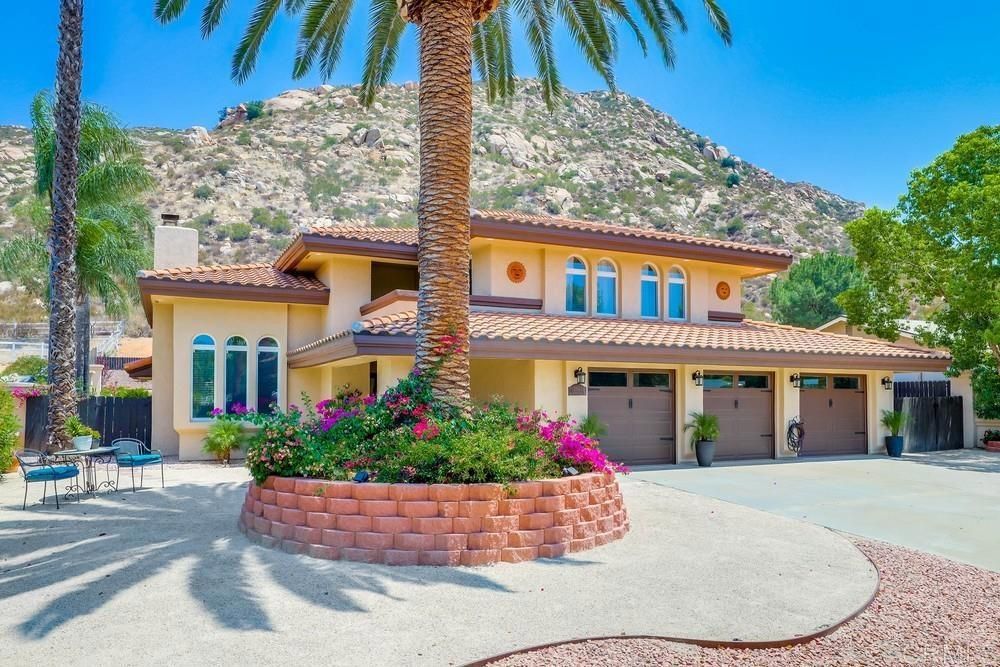 Attached, Exterior, Facade, Mediterranean