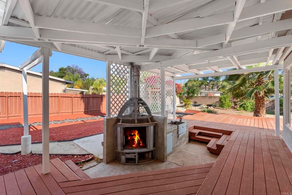 Exterior, Fireplace