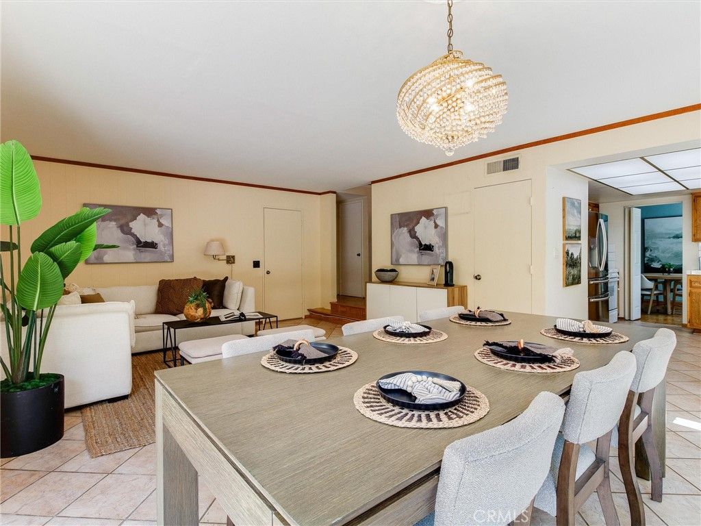 Chandelier, Dining room, Interior, Living room