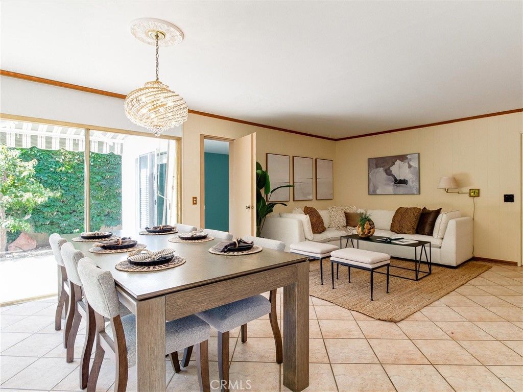 Chandelier, Dining room, Interior, Living room