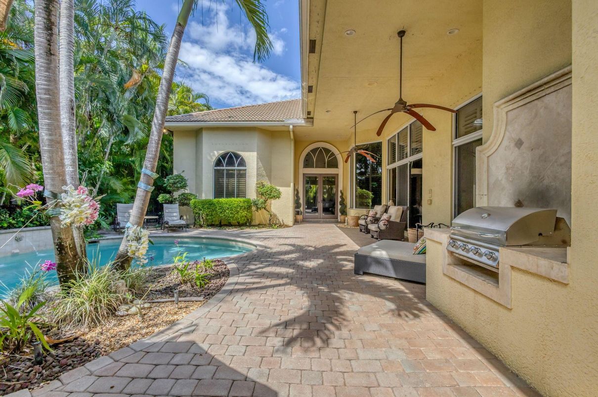 Exterior, Pool