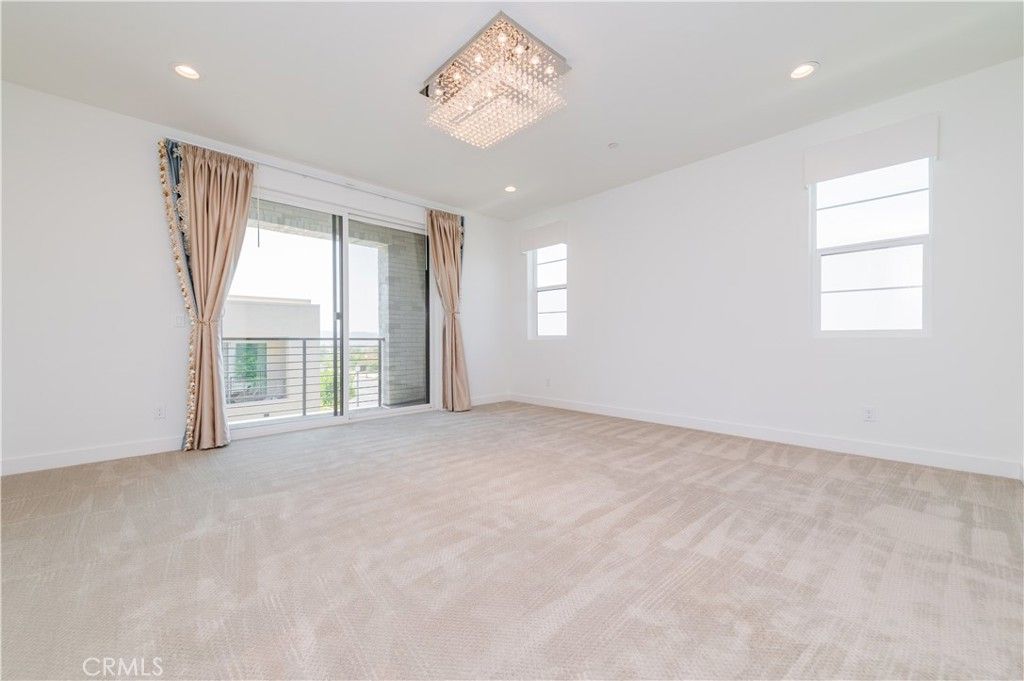 Chandelier, Empty room, Interior, Recessed Lighting