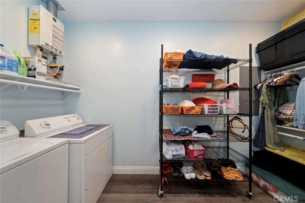 Interior, Washer, Wood Texture Flooring