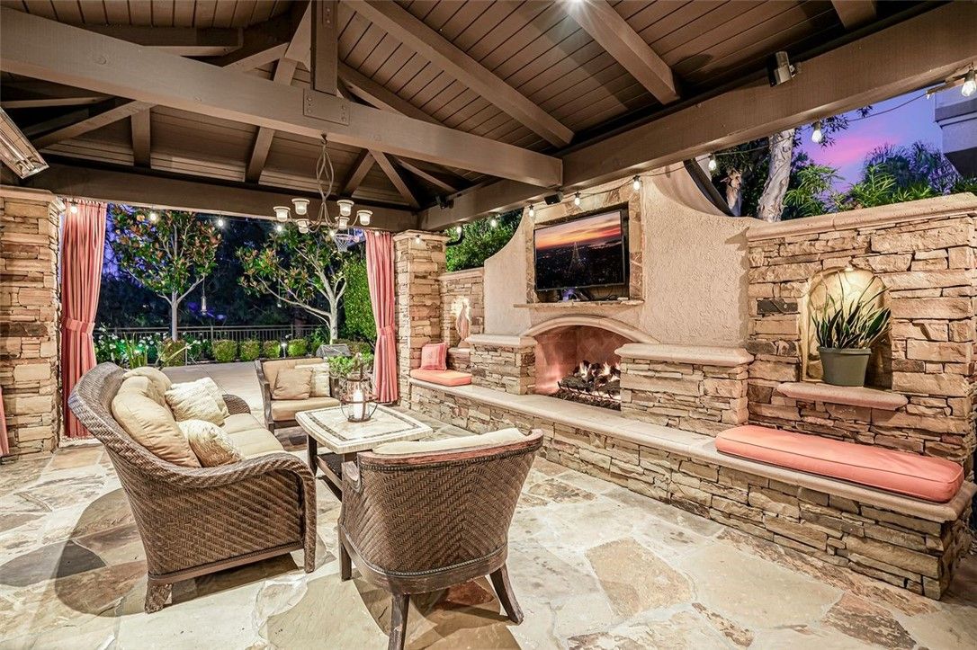 Exterior, Fireplace