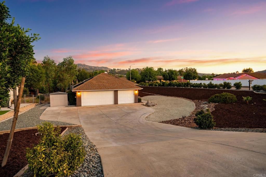 Backyard, Detached Garage, Exterior