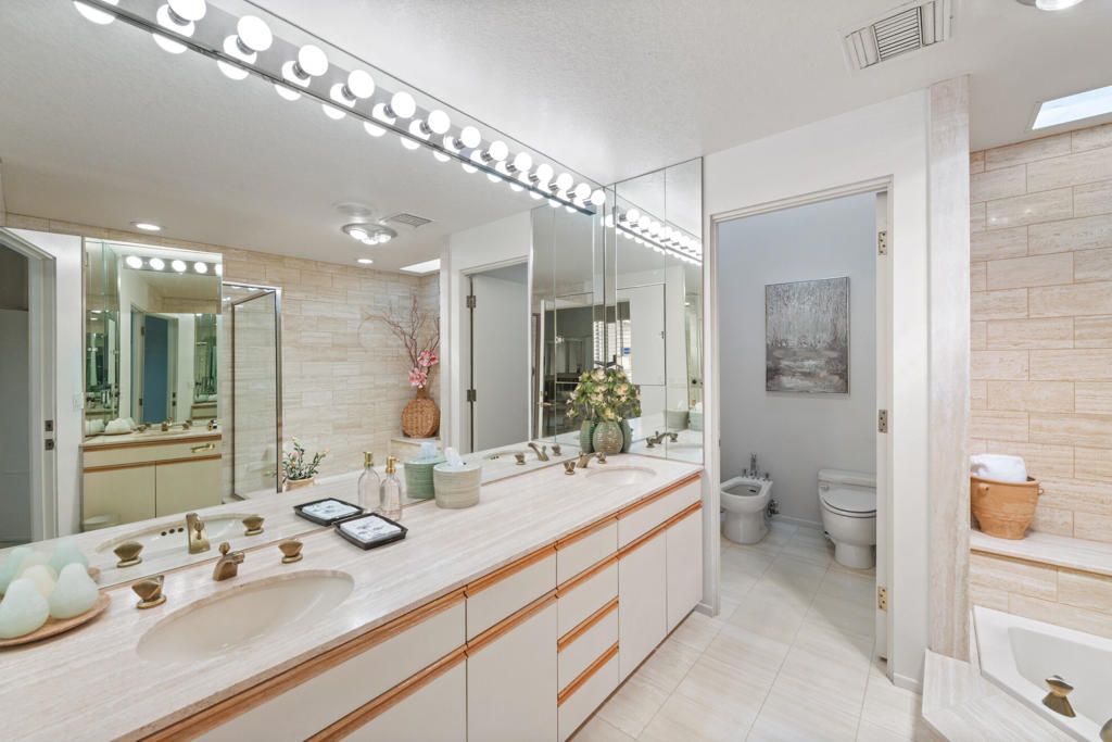 Bathroom, Dual Sink Vanities, Interior, Stone Walls