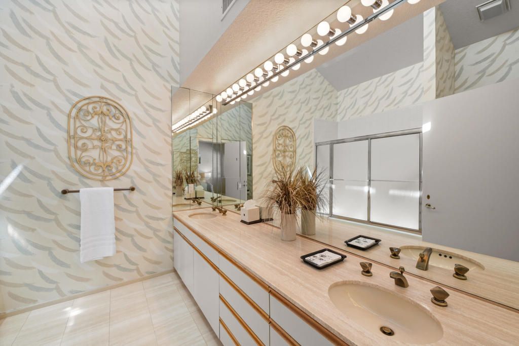Bathroom, Dual Sink Vanities, Interior