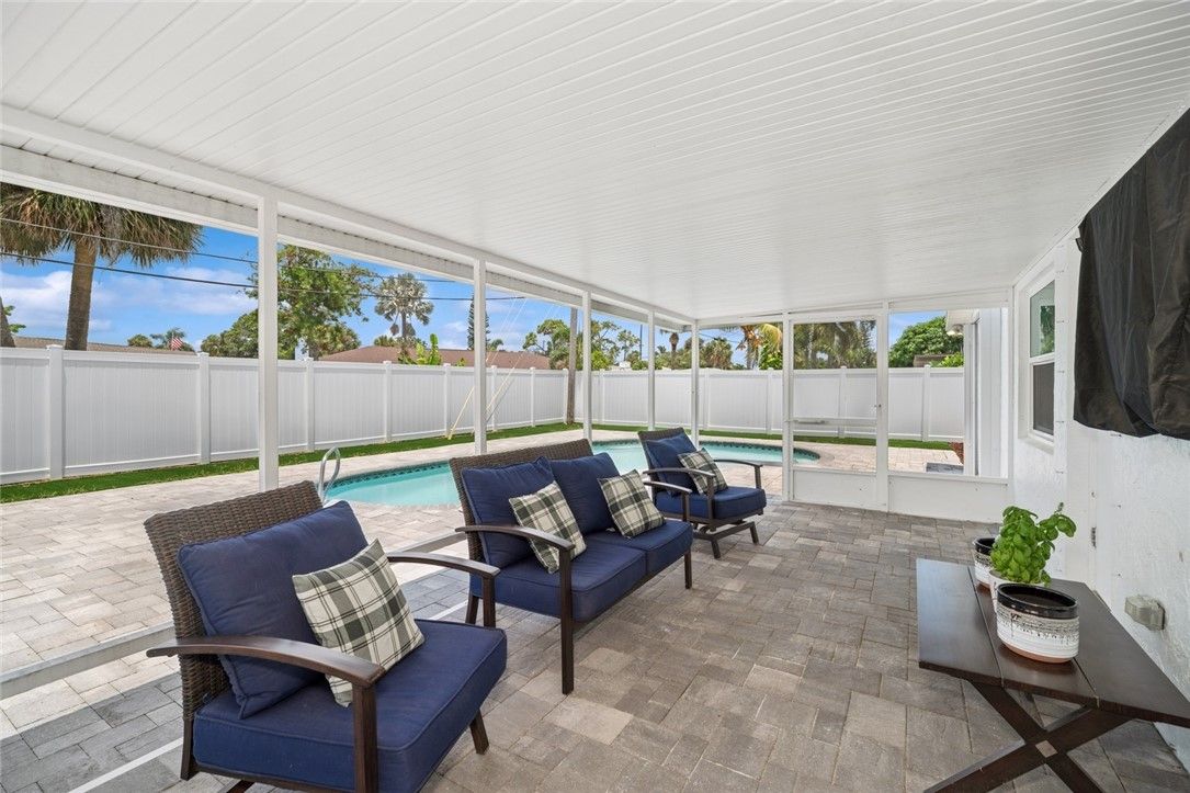 Interior, Pool, Sun Room