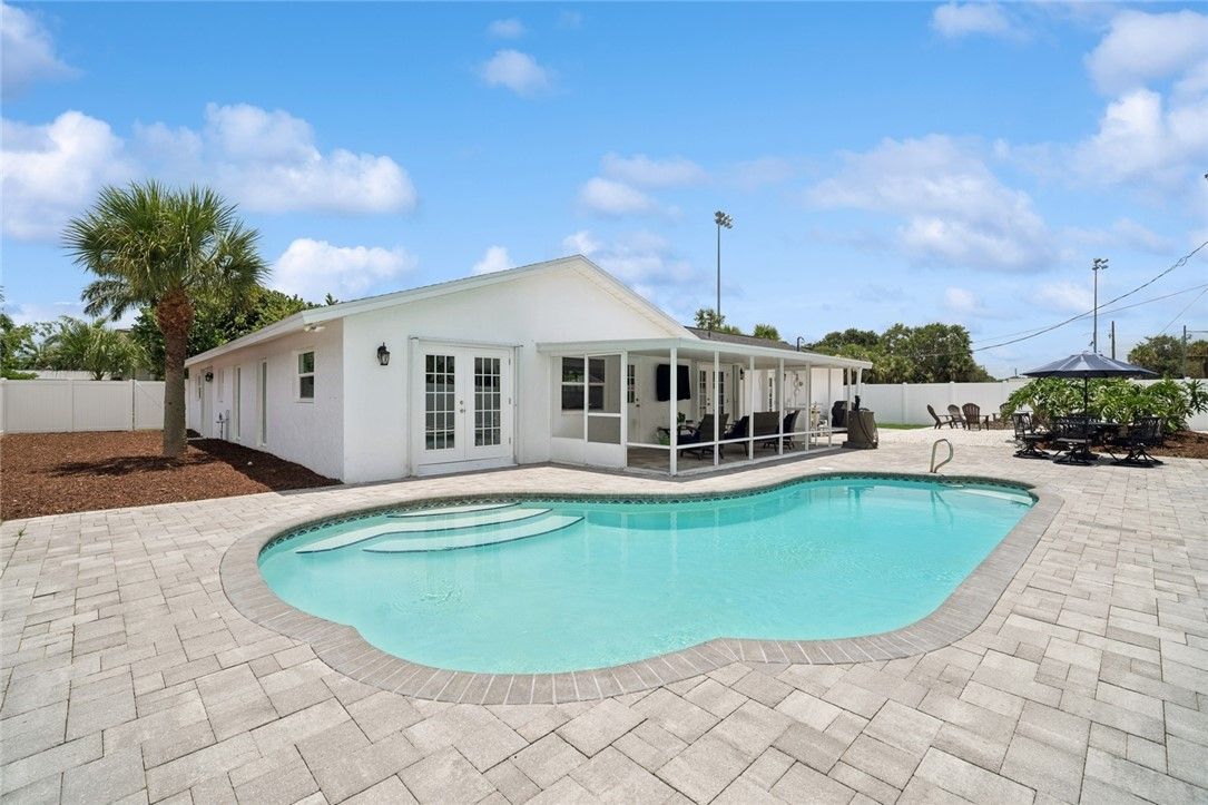 Exterior, Pool