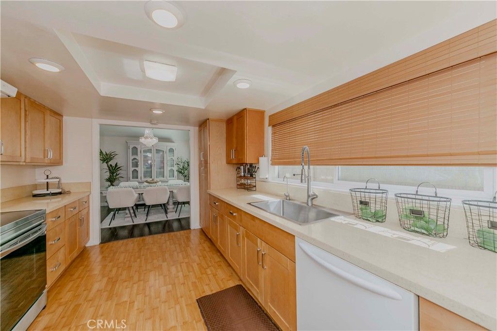 Dining room, Interior, Kitchen, Recessed Lighting, Wood Texture Flooring
