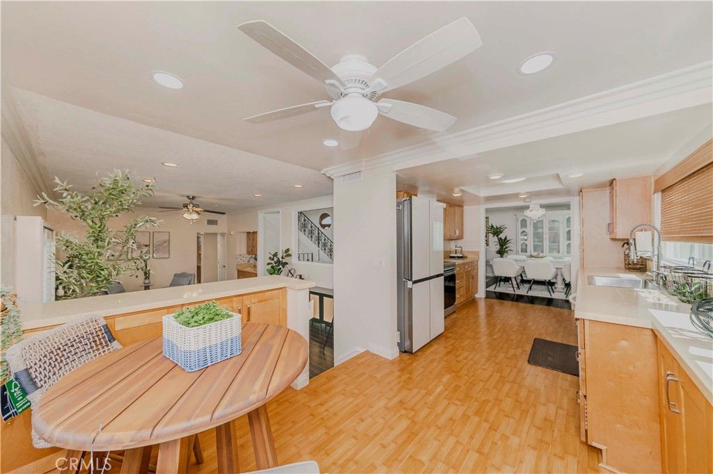 Dining room, Interior, Kitchen, Recessed Lighting, Wood Texture Flooring